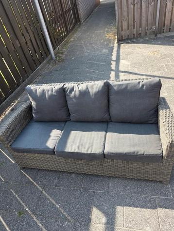 Zeer stevige complete tuinset beschikbaar voor biedingen