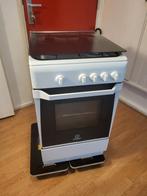 Indesit fornuis en oven, Witgoed en Apparatuur, Ophalen, 4 kookzones, Zo goed als nieuw, Gas