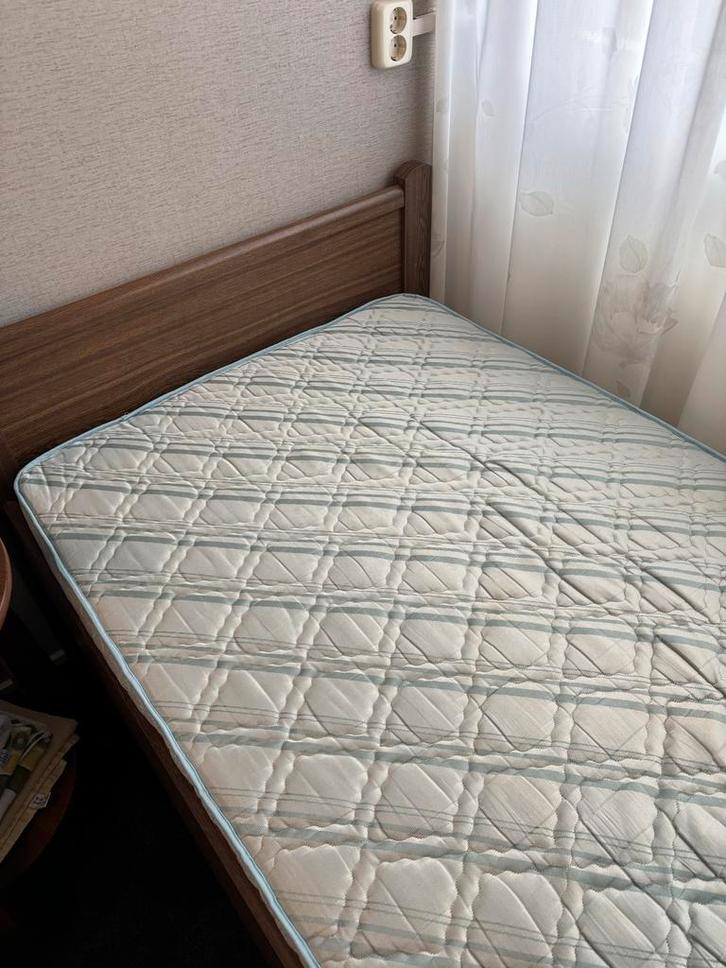 Seniorenbed 90x200 met verstelbare bodem + matras, Huis en Inrichting, Slaapkamer | Matrassen en Bedbodems, Gebruikt, Bedbodem