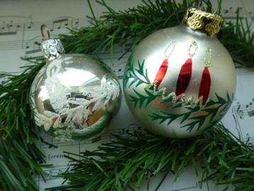 2 oude glazen kerstballen beschikbaar voor biedingen