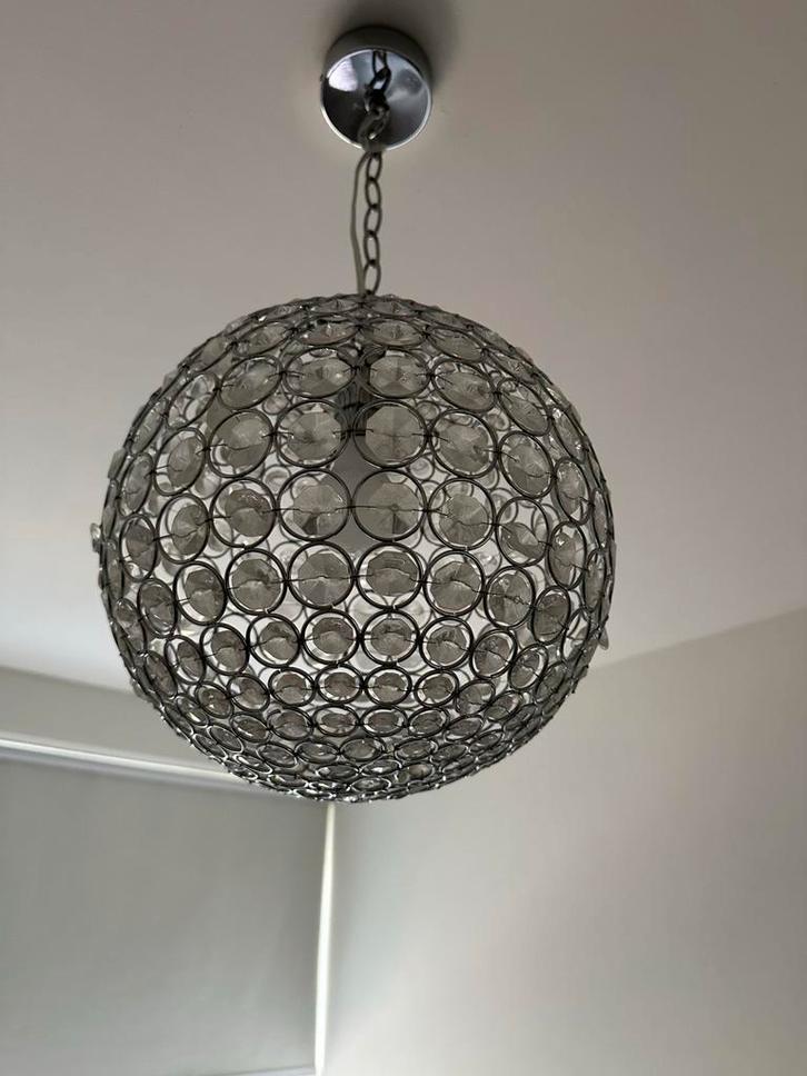 Stijlvolle bolvormige hanglamp, Huis en Inrichting, Lampen | Hanglampen, Zo goed als nieuw, 50 tot 75 cm, Glas, Ophalen of Verzenden