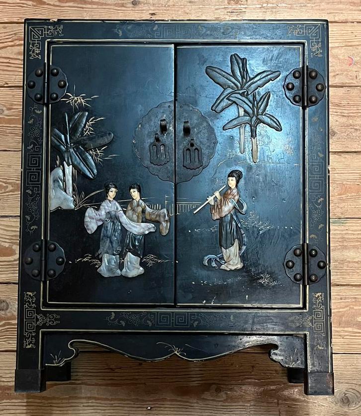 Antiek Chinees kastje. Zwart lakwerk., Antiek en Kunst, Antiek | Meubels | Kasten, Ophalen