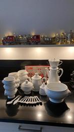 DILLE&KAMILLE porselein 28 delig servies in nieuwstaat, Ophalen, Zo goed als nieuw, Effen, Porselein