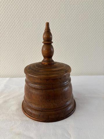 Vintage tabakspot van eikenhout met deksel. Ca. 1950-1960. beschikbaar voor biedingen