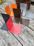 8 vintage metalen gekleurde boekensteunen. Retro., Ophalen, Gebruikt