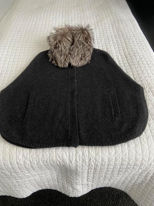 Brunello Cucinelli cape/vest.  Nieuw., Kleding | Dames, Truien en Vesten, Nieuw, Maat 42/44 (L), Grijs, Verzenden