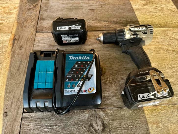 Makita DDF484 Boor- en Schroefmachine met Accu's en Lader, Doe-het-zelf en Verbouw, Gereedschap | Boormachines, Gebruikt, Boor- en Schroefmachine