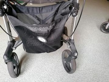 Rolator weinig gebruikt.  beschikbaar voor biedingen