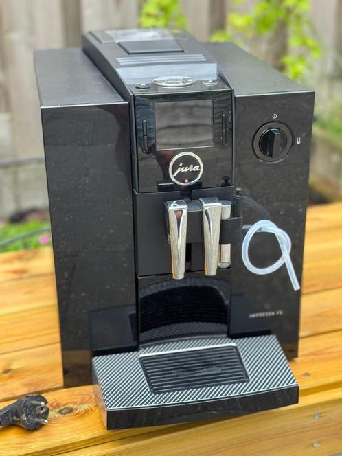 jura F8 piano black koffie machine met kleurenscherm, Witgoed en Apparatuur, Koffiezetapparaten, Refurbished, Gemalen koffie, Koffiebonen