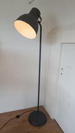 Grijze staande industriële lamp, Ophalen, Zo goed als nieuw, Metaal, 150 tot 200 cm
