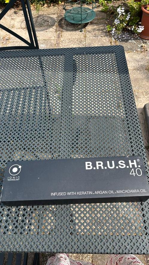 Ionic B.R.U.S.H.40 electrische haarborstel, Huis en Inrichting, Badkamer | Badtextiel en Accessoires, Zo goed als nieuw, Overige typen