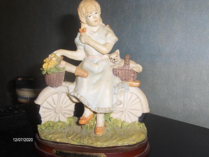 Porceleinen Beeldje uit de Vaga Collectie geheel puntgaaf., Verzamelen, Beelden en Beeldjes, Zo goed als nieuw, Overige typen