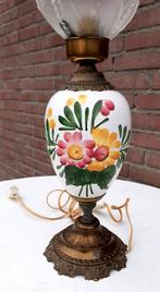 Schemerlamp in de stijl van een olielamp. Totaal 63 cm. hoog, Antiek en Kunst, Antiek | Lampen, Ophalen of Verzenden