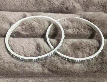 Witte Armbanden met Strass - Set van 2 beschikbaar voor biedingen