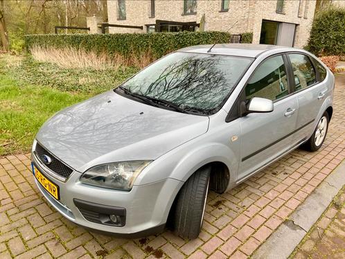 Ford Focus 1.6 5D 2005 Grijs AIRCO - NW APK - CC - PARROT, Auto's, Ford, Particulier, Focus, Airbags, Airconditioning, Bluetooth