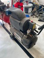 Gebruikte Compressor - Ferm & HP-2, Doe-het-zelf en Verbouw, Compressors, Gebruikt, 6 tot 10 bar, Ophalen of Verzenden, Minder dan 200 liter/min