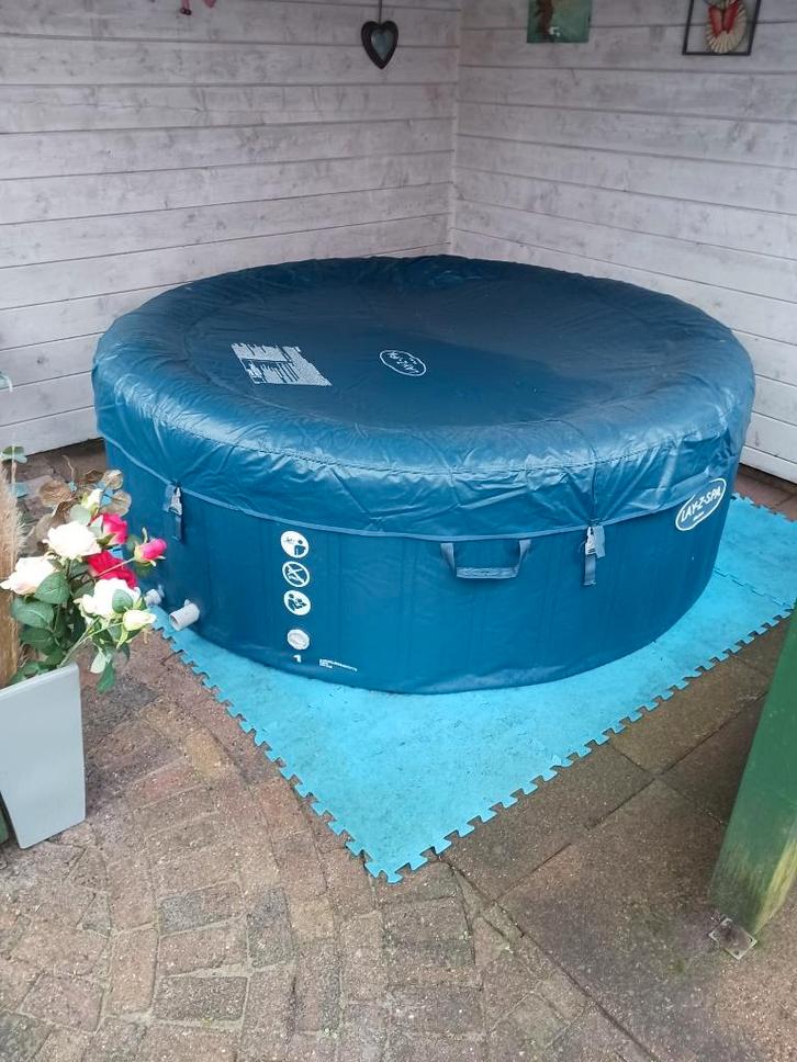 Jacuzzi, Tuin en Terras, Bubbelbaden en Hottubs, Zo goed als nieuw, Opblaasbaar, Afdekzeil, Grondzeil, Filter, Pomp, Ophalen