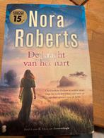 De Kracht van het Hart - Nora Roberts, Ophalen of Verzenden, Gelezen, Nederland