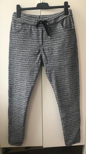 Broek dames maat M/L beschikbaar voor biedingen