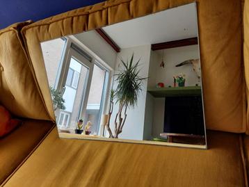 Spiegel 57 x 39 centimeter  beschikbaar voor biedingen