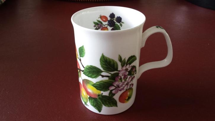 Roy Kirkham beker - Summer Fruits, Huis en Inrichting, Keuken | Servies, Zo goed als nieuw, Overige typen, Overige stijlen, Porselein