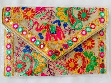 Clutch tasje uit India met draagriem, zandkleur + rose, 30cm