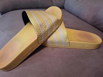 Gele Adidas Slippers Maat 48,5 beschikbaar voor biedingen