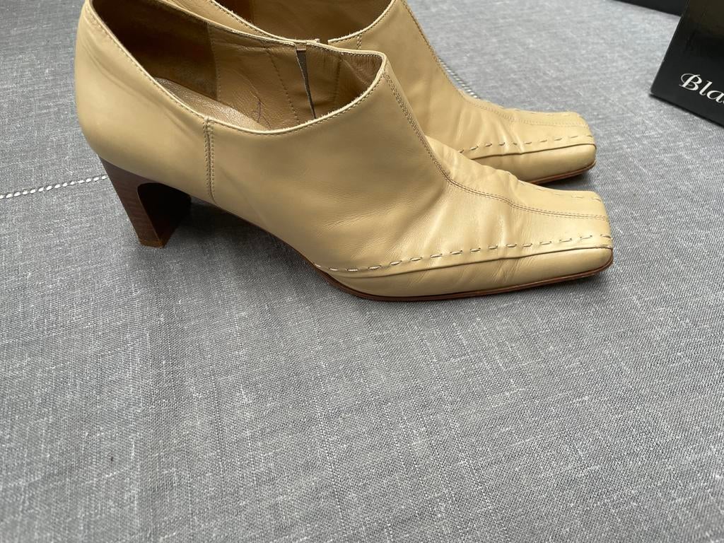 Elegante beige enkellaarsjes Michel Noyen - Maat 38, Beige, Lage of Enkellaarzen, Ophalen of Verzenden, Gedragen