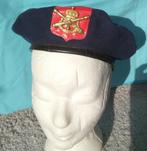BELGISCHE ARTILLERIE BARET / MILITAIRE LEGERPET UIT 1955., Verzamelen, Militaria | Algemeen, Verzenden, Landmacht, Overige gebieden
