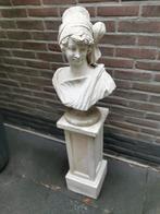 Tuinbeeld met sokkel, Tuin en Terras, Tuinbeelden, Ophalen, Zo goed als nieuw, Steen, Mensenbeeld