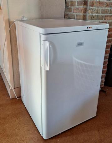 Zanussi tafelvriezer mist 1 lade, werkt nog prima  beschikbaar voor biedingen