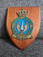 Wapenschild Deleo Hostem 12 GGW, Ophalen of Verzenden, Landmacht, Nederland, Overige typen