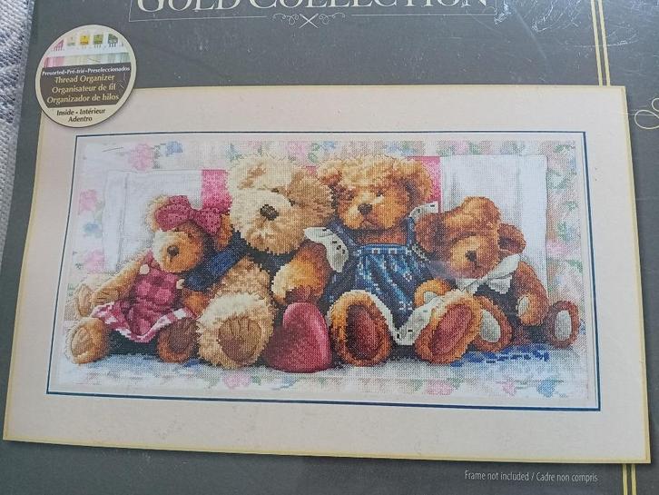 Borduurpakket A Row of Love van Dimensions Gold, Hobby en Vrije tijd, Borduren en Borduurmachines, Nieuw, Borduurpakket, Ophalen of Verzenden