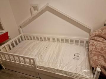 Kinderbed Huis beschikbaar voor biedingen