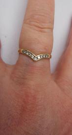 14 karaat gouden ring met steentjes maat 17,5 nr.974