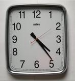vintage Sabre wandklok, Huis en Inrichting, Woonaccessoires | Klokken, Ophalen, Gebruikt, Analoog, Wandklok