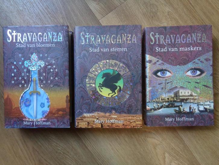 Stravaganza Mary Hoffman Stad van Maskers Sterren Bloemen, Boeken, Fantasy, Zo goed als nieuw, Ophalen