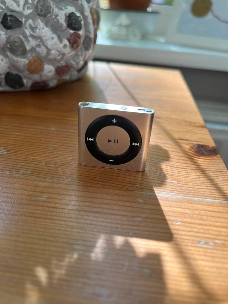 iPod Shuffle silver 2GB, Audio, Tv en Foto, Mp3-spelers | Apple iPod, Zo goed als nieuw, Shuffle, Minder dan 2 GB, Ophalen of Verzenden