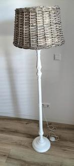 Staande vloerlamp, wit, rieten kap, Ophalen, Zo goed als nieuw, Hout, 150 tot 200 cm