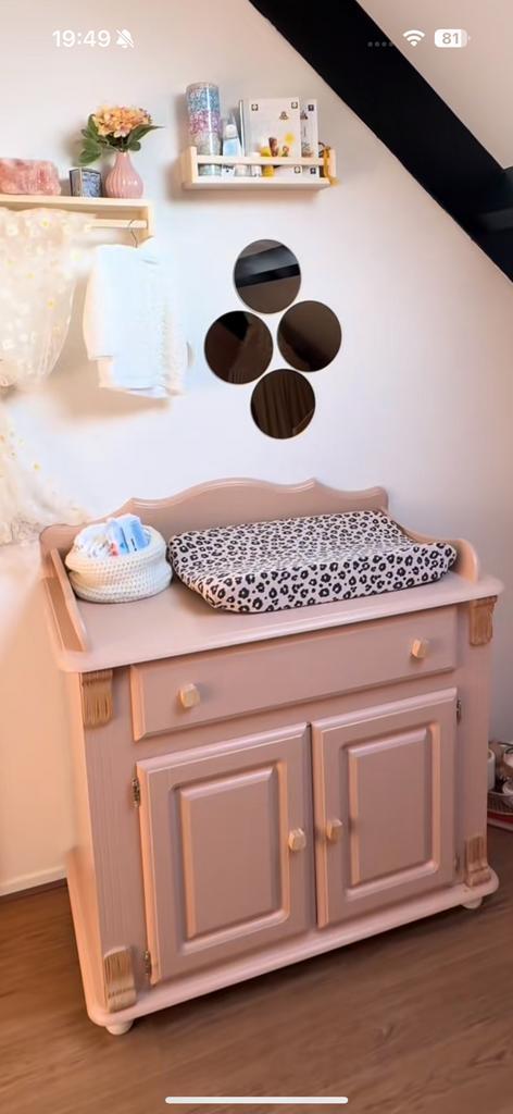 Mooie commode met opstaande rand, Kinderen en Baby's, Kinderkamer | Commodes en Kasten, Gebruikt, Commode, Minder dan 90 cm, 75 tot 100 cm