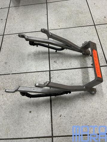 Subframe achter voor de Kawasaki ZXR 750 1993 - 1995 L ZXR75 beschikbaar voor biedingen