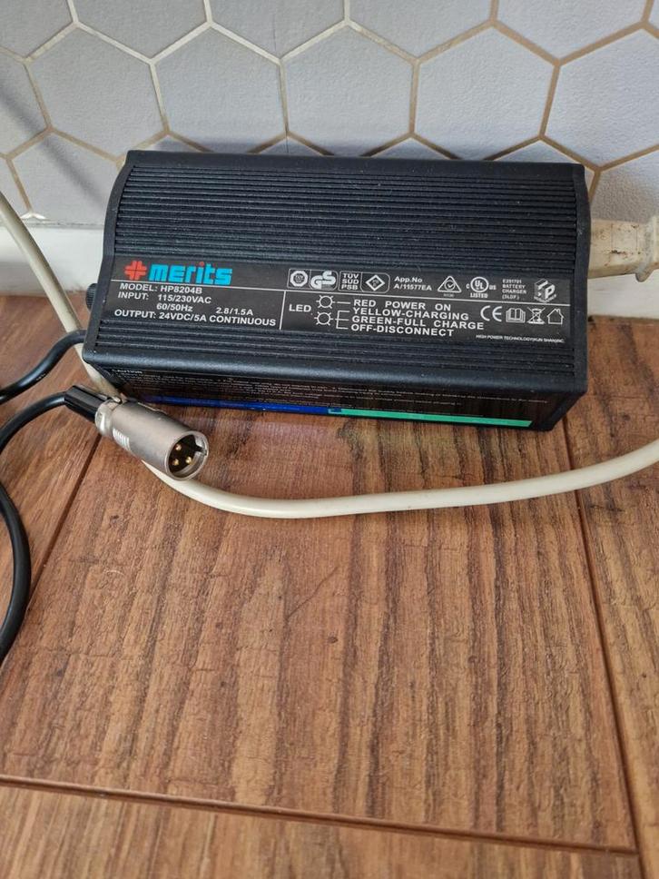 Merits HP8204B Scootmobiel Lader 24V, Auto diversen, Laadpalen, Laadkabel, Ophalen of Verzenden
