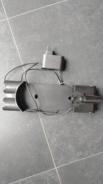 Dyson oplaadstation en losse assessores  beschikbaar voor biedingen