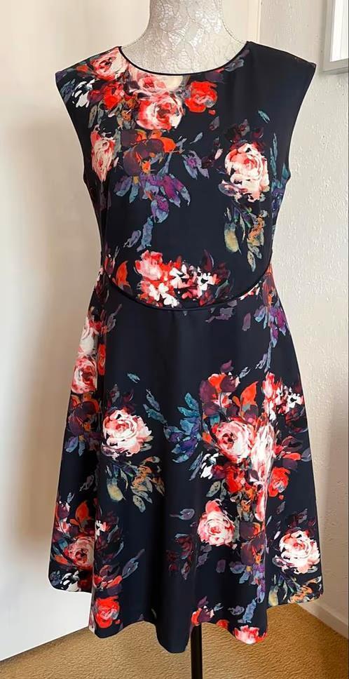 Steps jurk met bloemen maat 38, Kleding | Dames, Jurken, Zo goed als nieuw, Maat 38/40 (M), Overige kleuren, Boven de knie, Ophalen of Verzenden