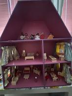 Poppenhuis zelf gemaakt.Houten meubeltjes en 6 poppetjes, Verzamelen, Poppenhuizen en Toebehoren, Ophalen, Gebruikt, Poppenhuis