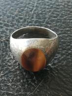 MASSIEF ZILVEREN RING MET EEN TIJGEROOG STEEN., 18 tot 19, Met edelsteen, Zo goed als nieuw, Zilver