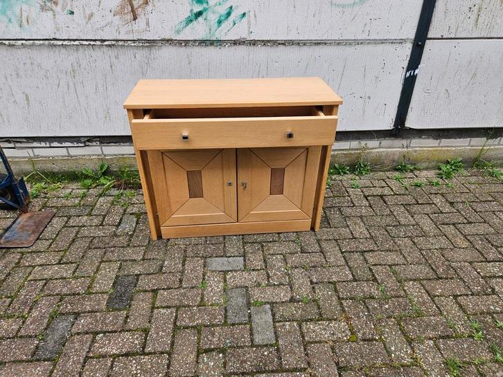 Houten kastje met lade en deurtjes, Huis en Inrichting, Kasten | Dressoirs, Gebruikt, Minder dan 50 cm, 25 tot 50 cm, Met lade(s)