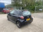 Toyota Aygo toyota aygo 1.0 zwart 5 deurs airco, Auto's, Voorwielaandrijving, Euro 5, Stof, Gebruikt