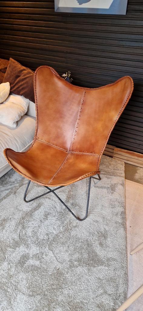 Vlinderstoel - Stijlvolle leren stoel, Huis en Inrichting, Stoelen, Gebruikt, Eén, Leer, Metaal, Bruin, Ophalen of Verzenden