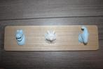 Houten kapstok voor kinderen met dino's - blauw/wit, Ophalen of Verzenden, Zo goed als nieuw, Minder dan 100 cm, Kinderkapstok